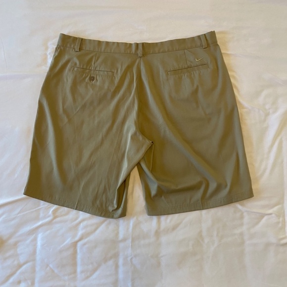 Nike‎ Golf -Men's Shorts-Standard Fit Flat Front-Khaki-Beige-Dri Fit- Size 42 - Picture 6 of 9